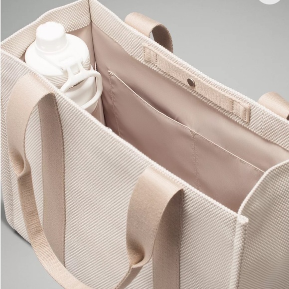 Lululemon two tone Canvas Tote Bag Beige Structured Gym Work School Bag neutral - Picture 13 of 13